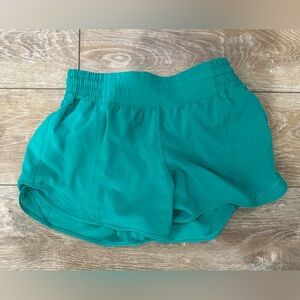 LULULEMON hotty hot 2.5” size 6